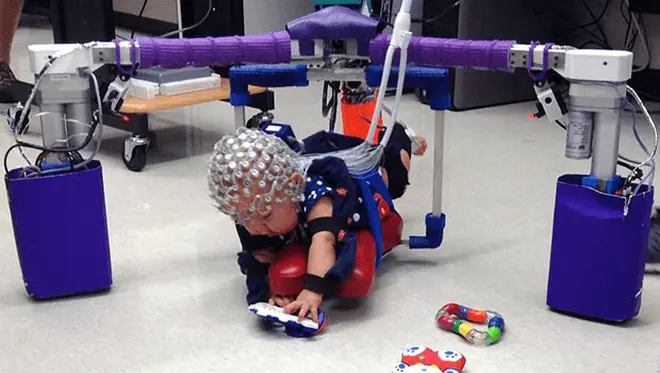 Egzoszkielet dla niemowląt pomoże w rozwoju dzieci z porażeniem mózgowym