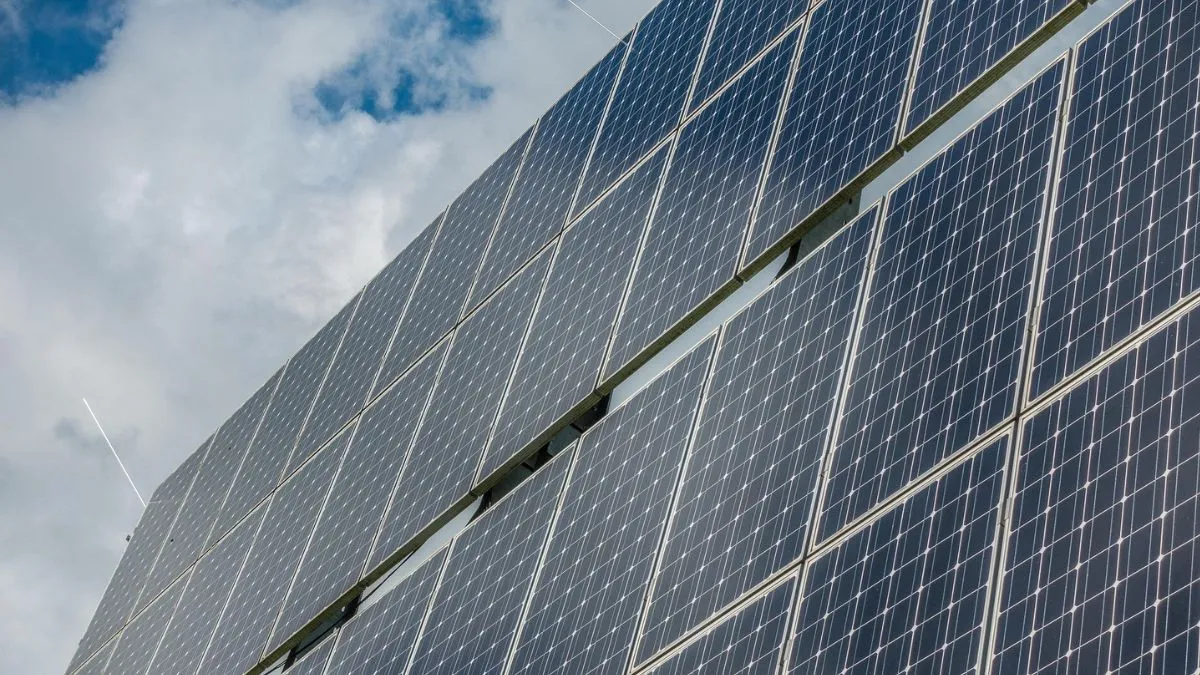 Nowa bateria przepływowa ma zapewnić bezpieczne i tanie magazynowanie energii słonecznej