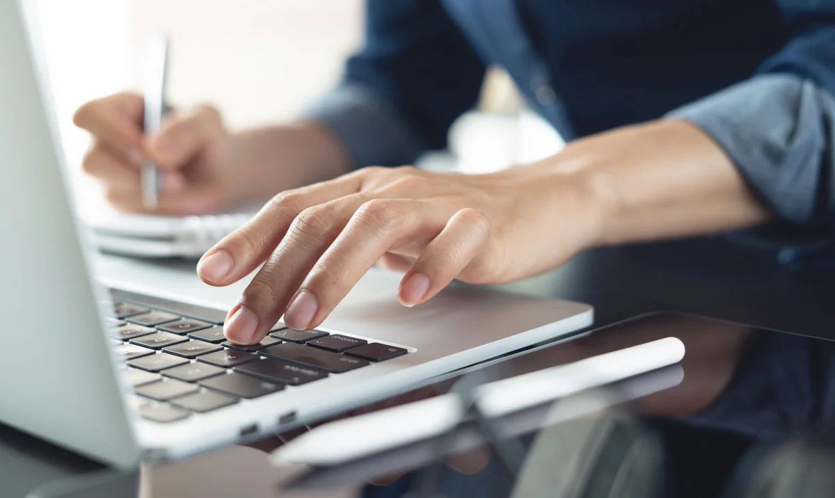 Kiedy warto kupić biznesowy laptop konwertowalny z rysikiem?