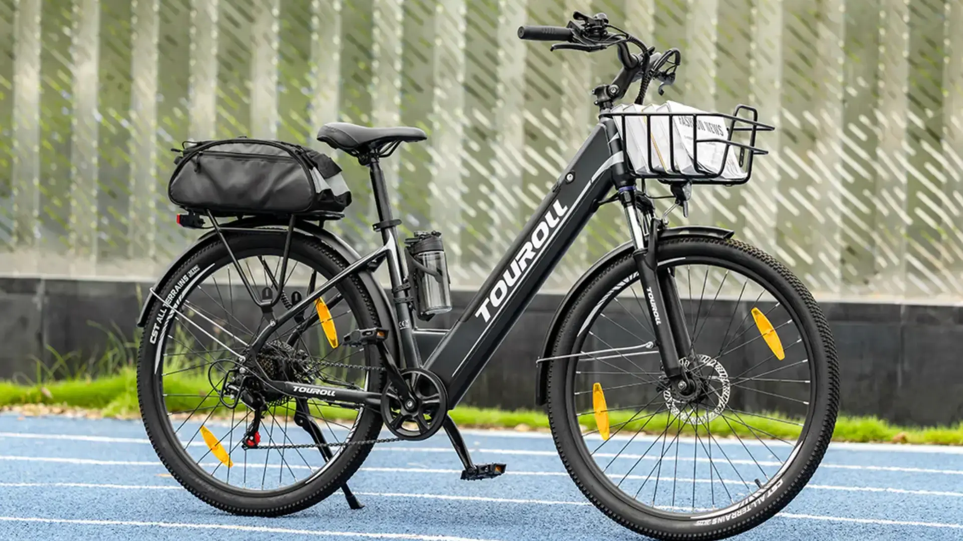 Szukasz roweru elektrycznego? Te modele Touroll kupisz taniej na Black Friday