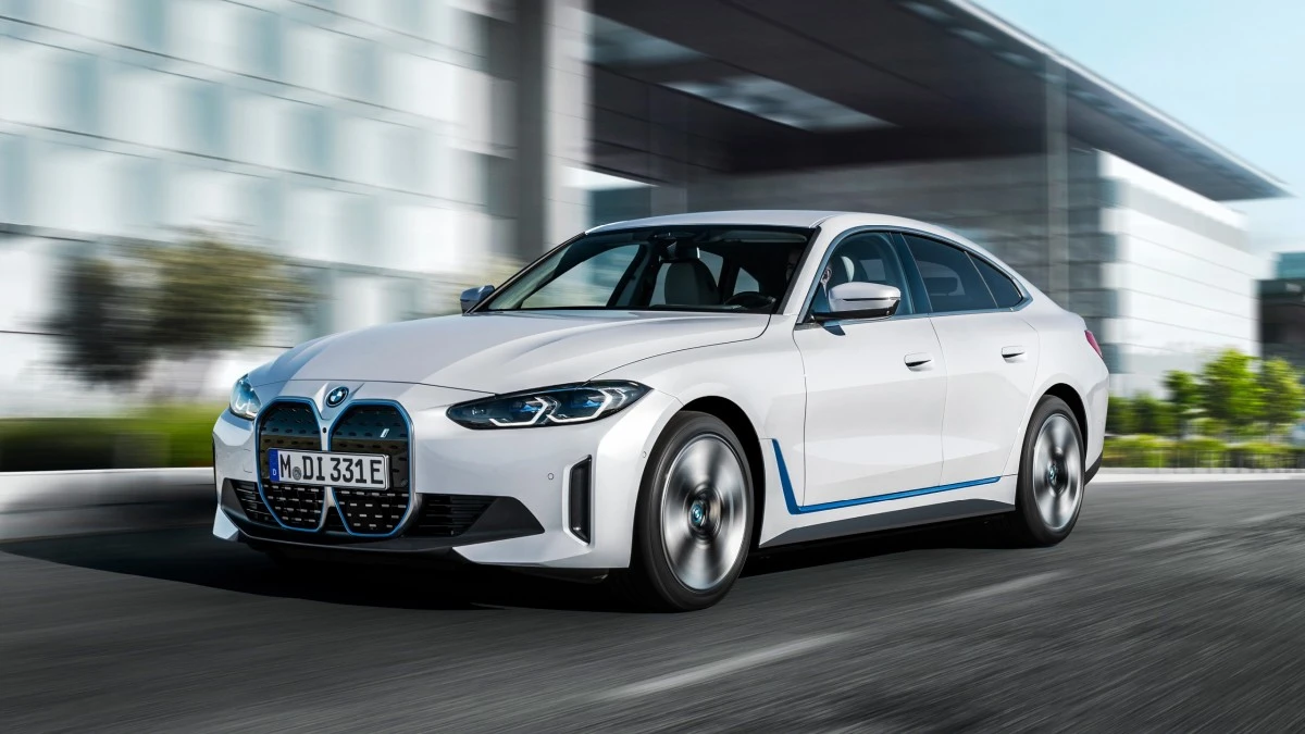 Elektryczne BMW nie zainstaluje aktualizacji oprogramowania jeśli auto krzywo stoi