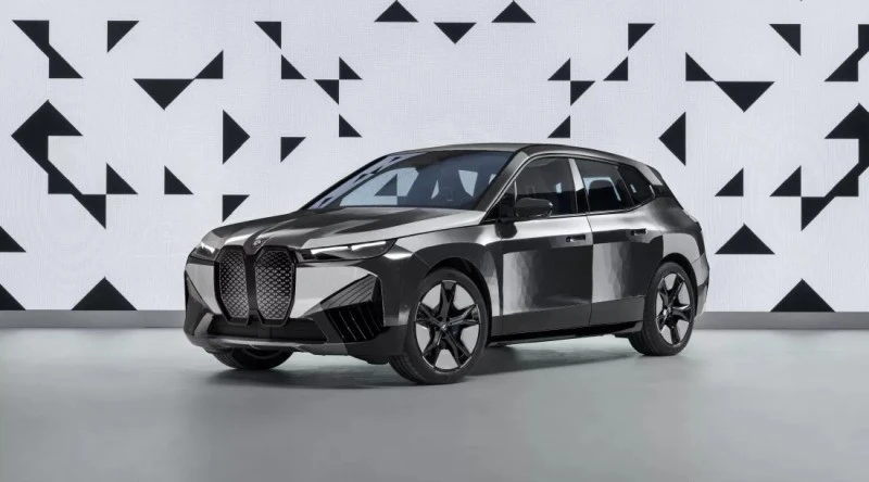 BMW iX Flow to niezwykły samochód zmieniający kolor (wideo)