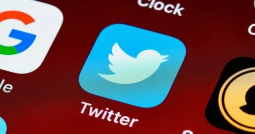 Już nie ograniczysz dostępności tweetów na Twitterze (X). Portal rezygnuje z przydatnej funkcji