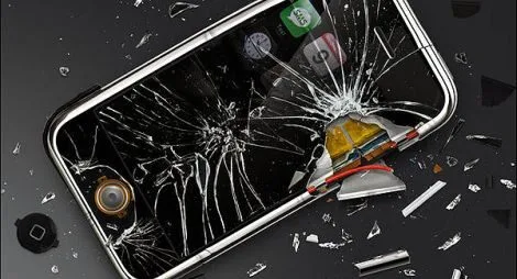 Jak Polacy niszczą smartfony, czyli najniebezpieczniejsze miejsca w domu