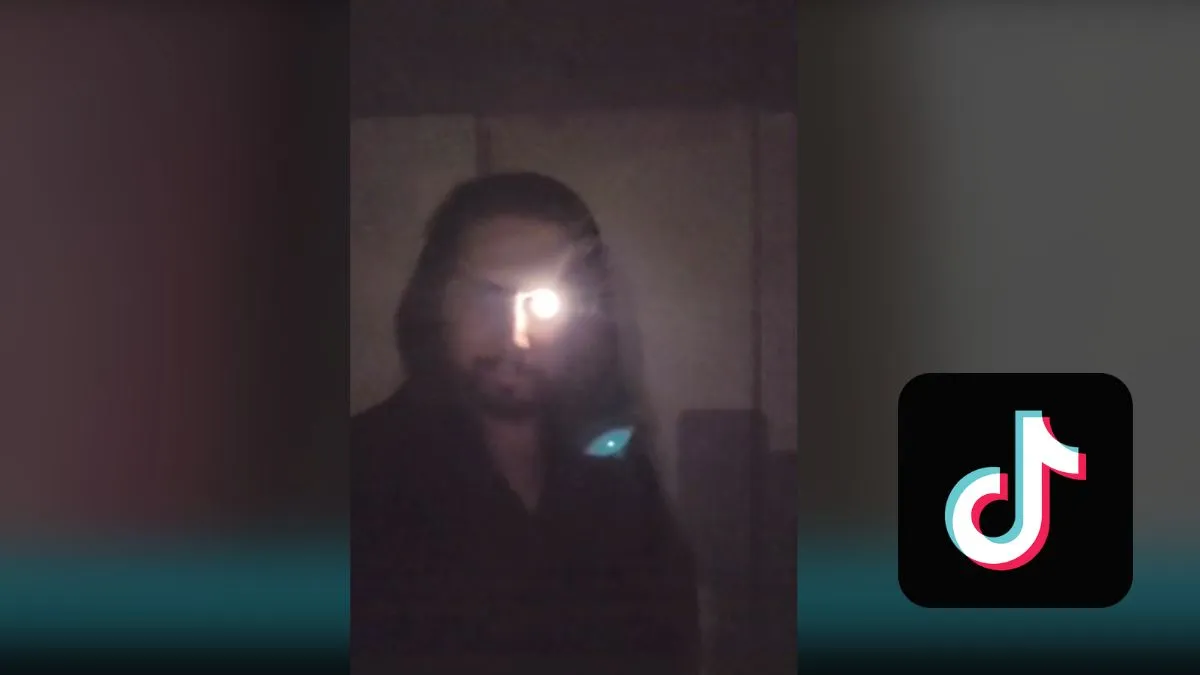 Tiktoker włożył w oczodół latarkę. Robi też inne implanty