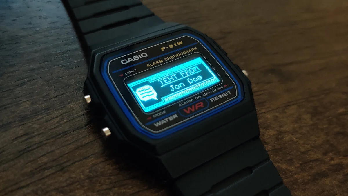 Przerobił klasyczny zegarek Casio z lat ‘80 na prosty smartwatch