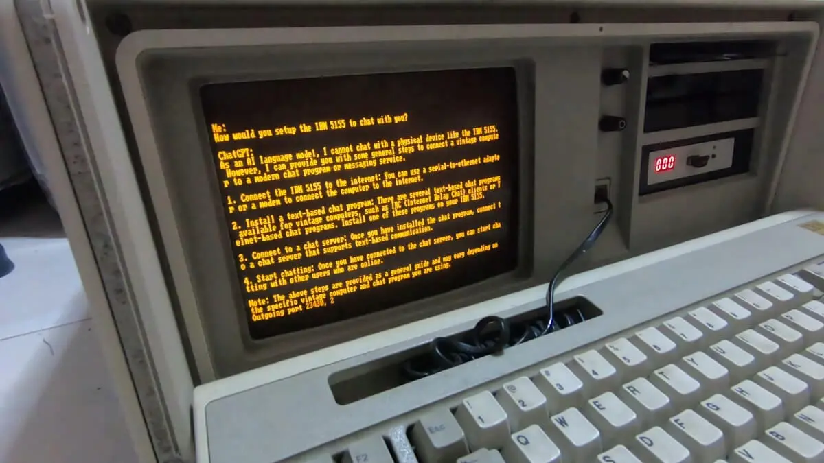 ChatGPT uruchomiony na komputerze IBM z MS-DOS na pokładzie
