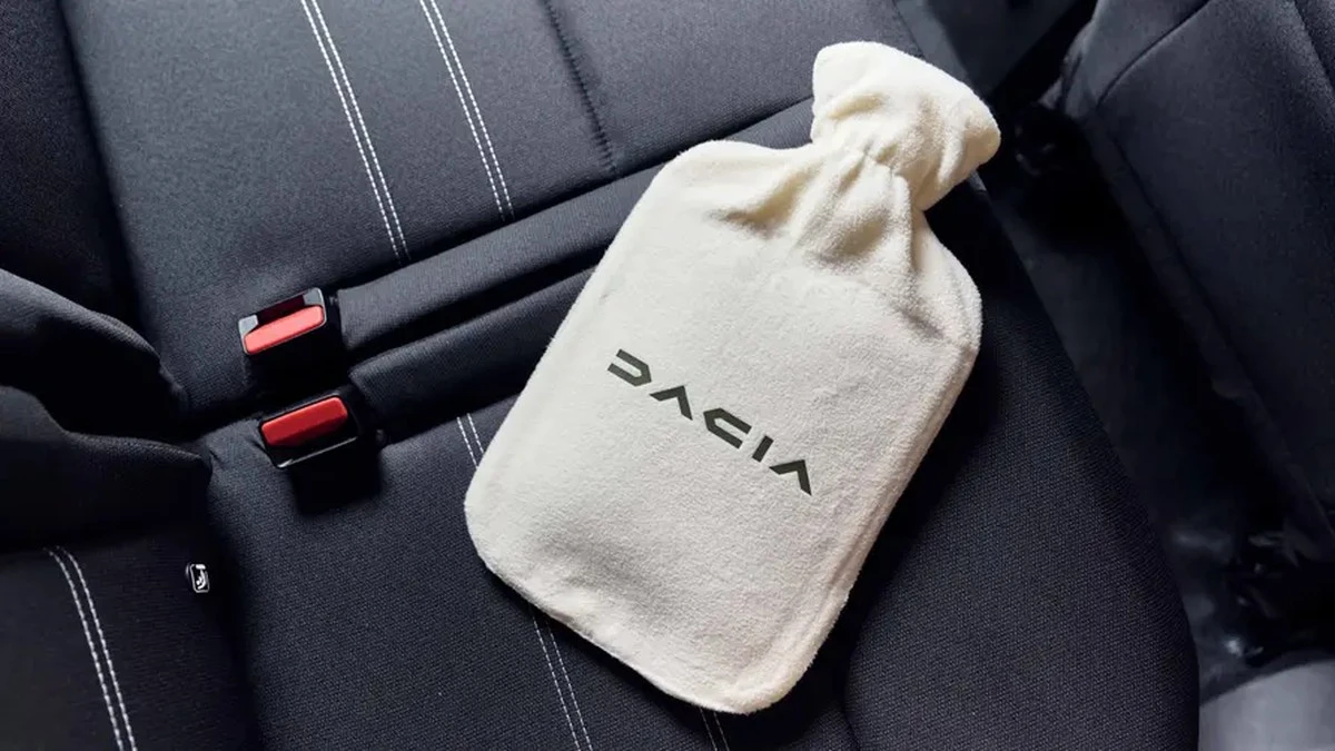 Dacia kpi z podgrzewanych siedzeń na abonament w BMW. Rozdaje kierowcom termofory