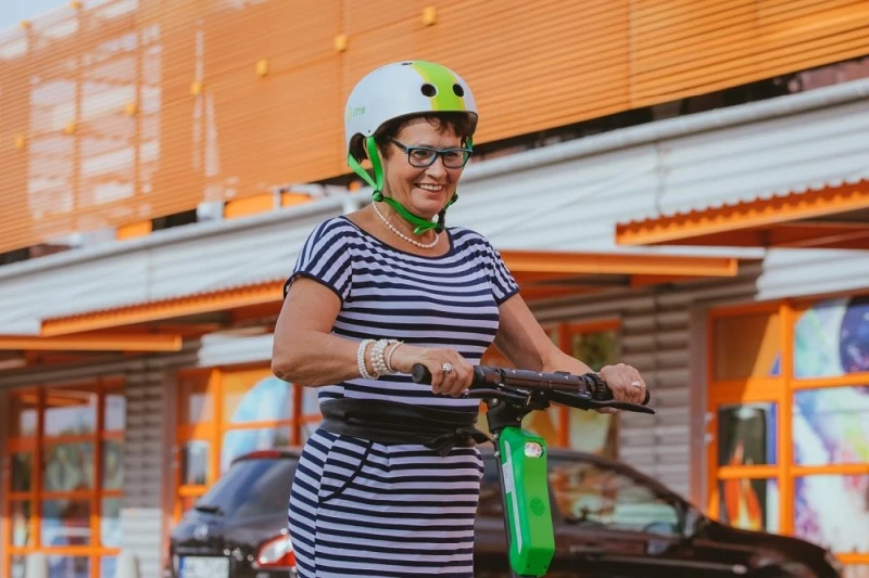 Oto kod na darmowy przejazd hulajnogą Lime. Nie ma za co!