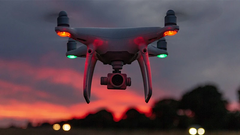 Afera korupcyjna w firmie DJI – czystki w kadrze i milionowe straty