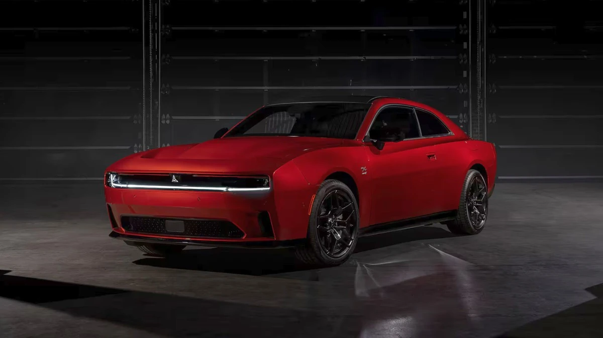 Kierowca elektrycznego Dodge Chargera EV z mandatem za… głośny wydech