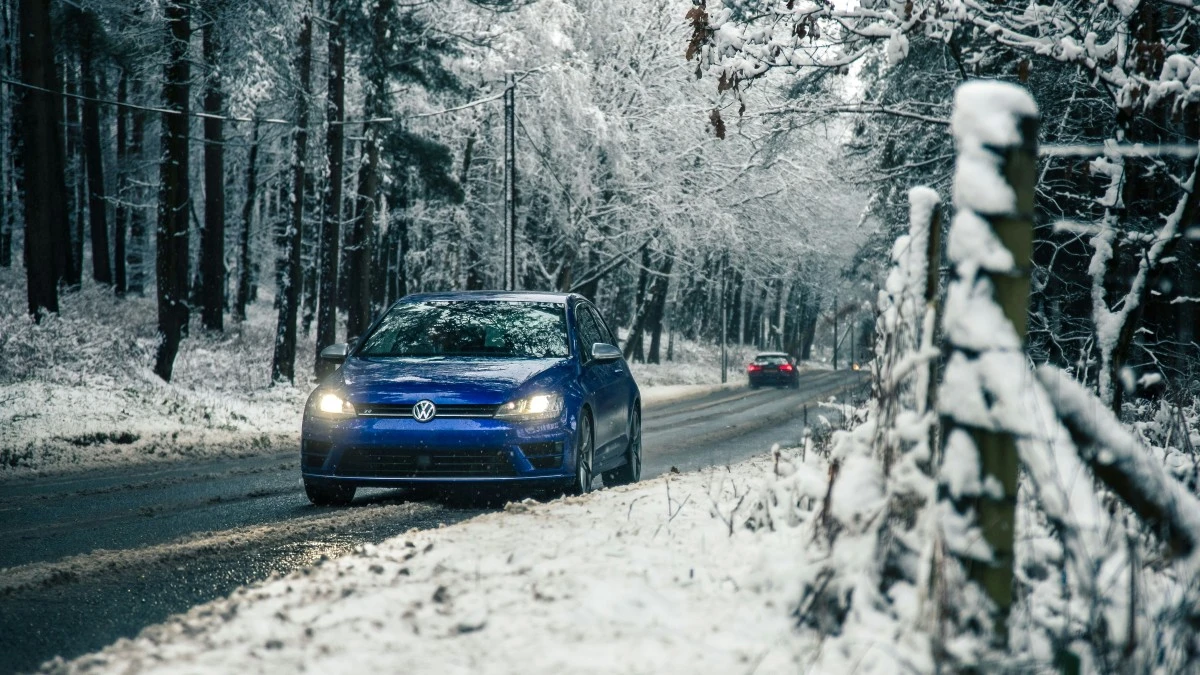 Nowa nadzieja dla dróg zimą? Rewolucyjny materiał ma sam topić śnieg i lód