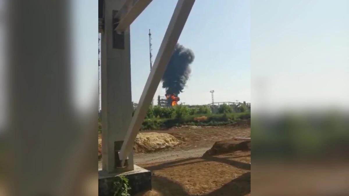 Dron kamikadze uderzył w rosyjską rafinerię. Nagranie z ataku robi wrażenie