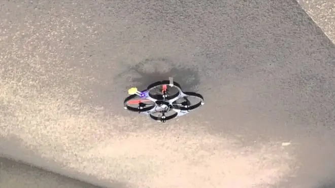 Opracowano drona, który potrafi wylądować na ścianie