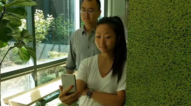 Nie lubisz, jak ktoś zagląda ci przez ramię w smartfona? Google ma na to sposób