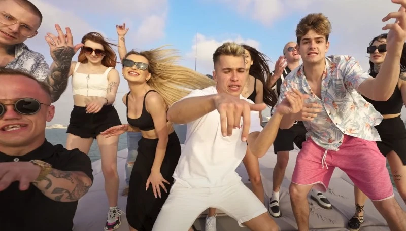 Friz obiecywał złote góry, ale kurs akcji Ekipy cały czas spada