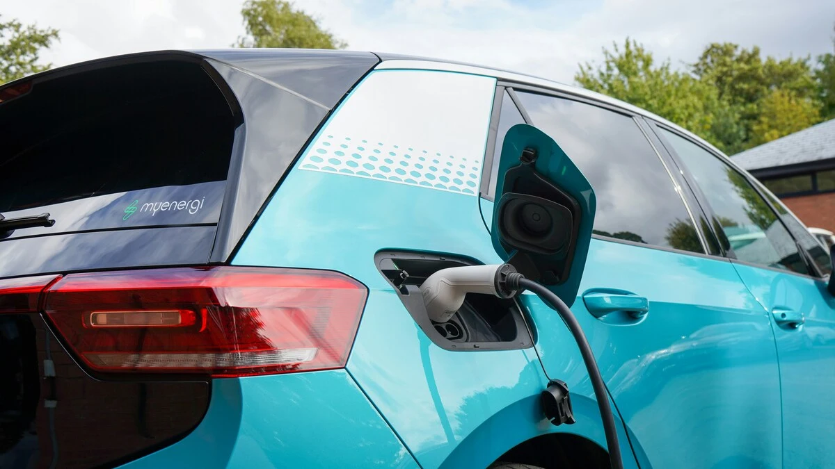 Przez 95% czasu stoi bezczynnie. Twój elektryk może stać się domową elektrownią