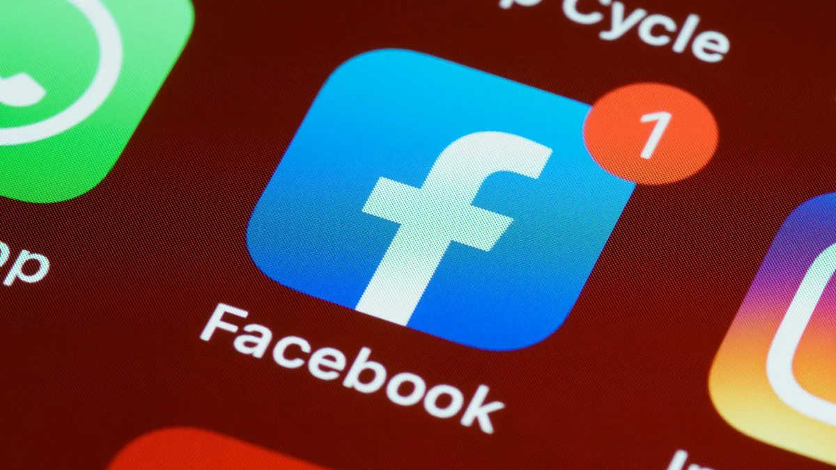 Sprzedajesz na Facebooku? Twoje dane mogą krążyć po dark webie