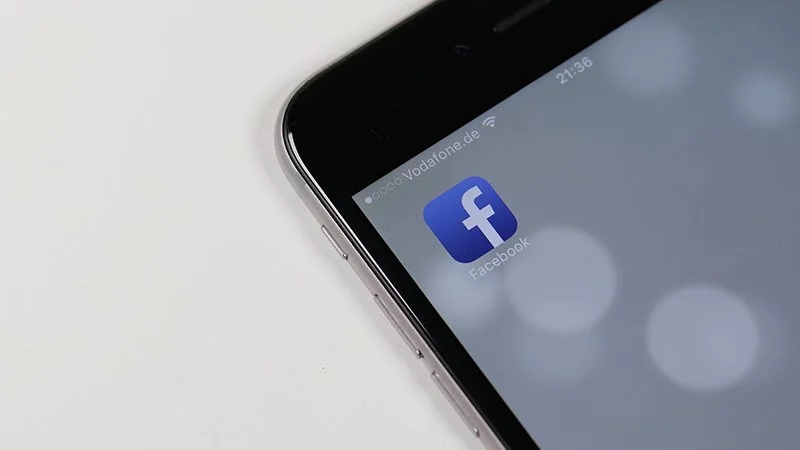 Facebook pozwoli na zgłaszanie błędów poprzez… potrząśnięcie telefonem