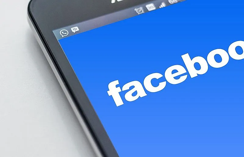 Facebook skanuje pliki i foldery na smartfonach bez zgody użytkowników