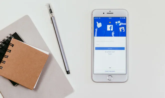 Facebook używa przedniej kamerki, kiedy scrollujecie aplikację