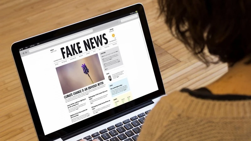 Więzienie i inne kary za fake newsy. Odważna propozycja polityków
