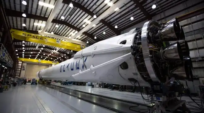 SpaceX opóźnia załogowy lot rakiety kosmicznej do 2018 roku