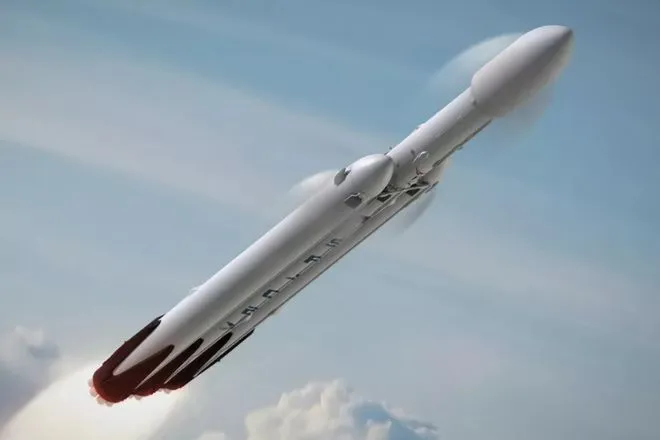 Elon Musk zapowiada pierwszy start ogromnej rakiety – Falcon Heavy
