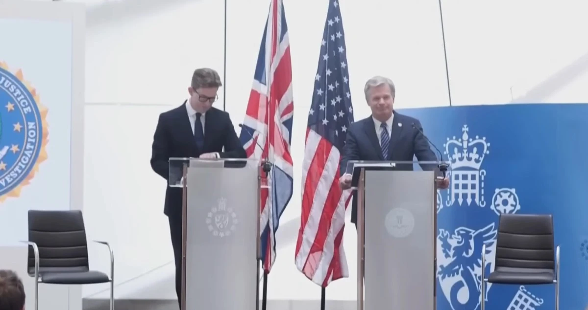 Dyrektorzy FBI i MI5: Chiny kradną i szpiegują na masową skalę