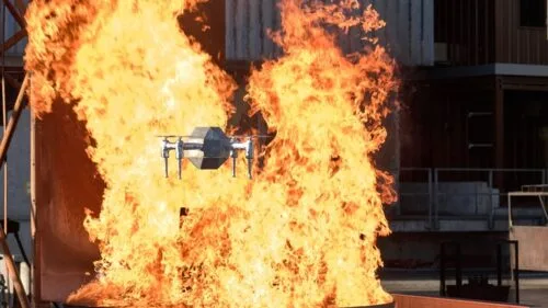 Powstał dron, któremu ogień nie straszny. FireDrone wspomoże strażaków