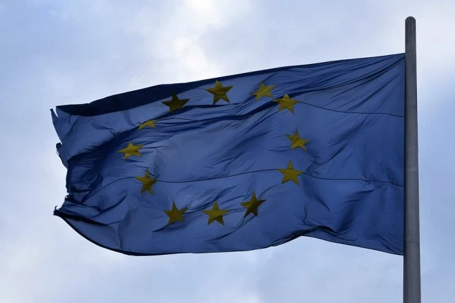 Unia Europejska nakłada ogromną karę na Facebooka