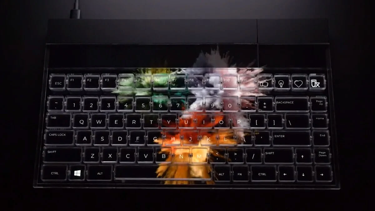 Ta klawiatura ma ekran pod każdym z klawiszy. Pokochałem ten koncept