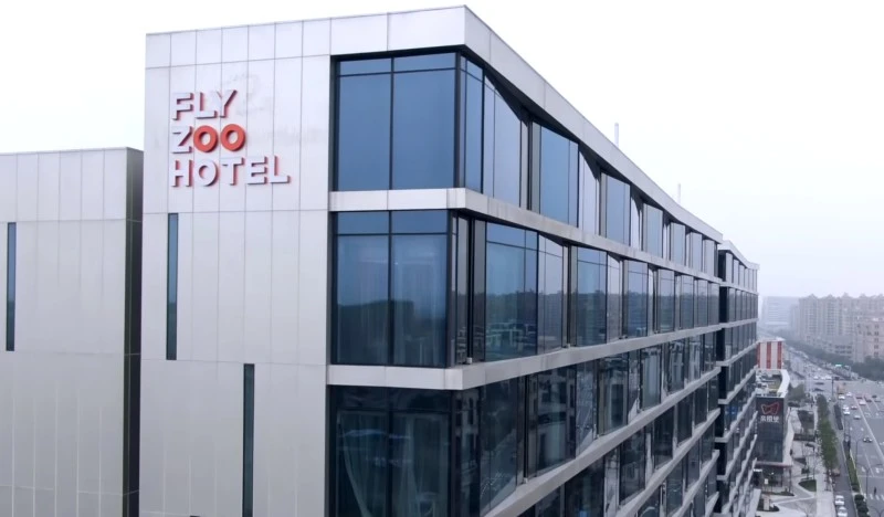 Chiński hotel przyszłości już działa i jest obsługiwany przez roboty