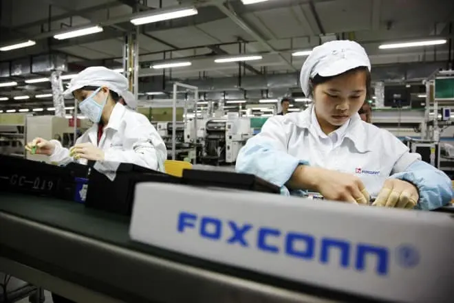 Foxconn zastąpi 60 tys. pracowników robotami