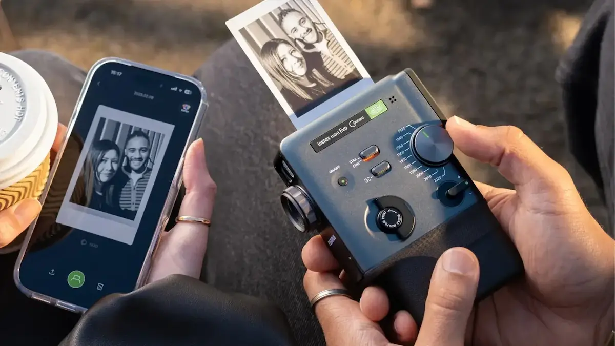 Kamera – wehikuł czasu. Nowy Instax nagra filmy w stylu minionych dekad