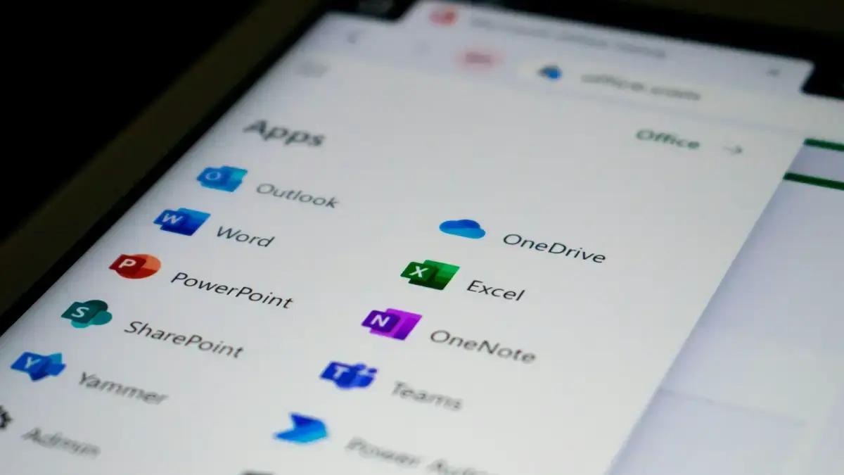 Ta funkcja już dawno powinna być w programach Word, Excel i PowerPoint w sieci Web