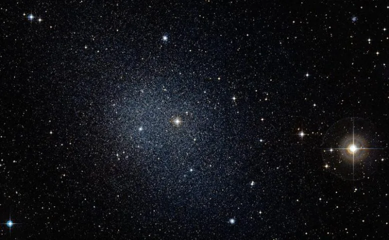 Ilość ciemnej materii w tej niewielkiej galaktyce zdumiała naukowców