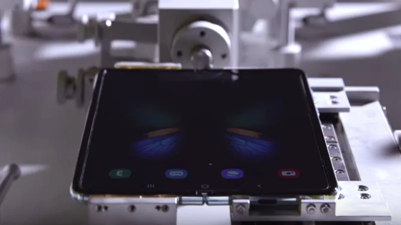 Samsung pokazuje jak sprawdzana jest żywotność zginanego ekranu Galaxy Fold