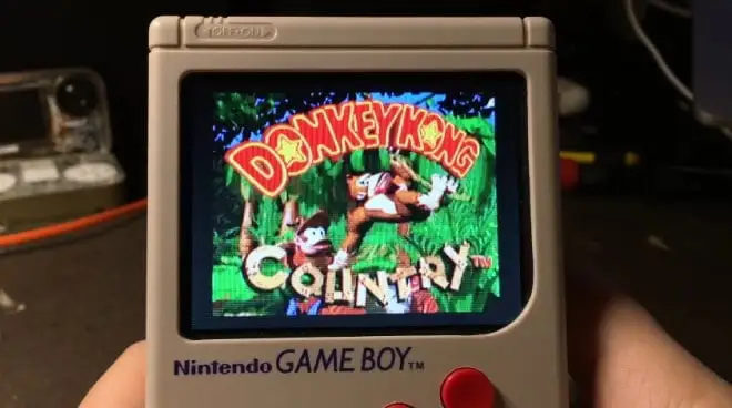 Entuzjasta odświeżył klasycznego Game Boya. Uruchamia gry z większości starych konsol