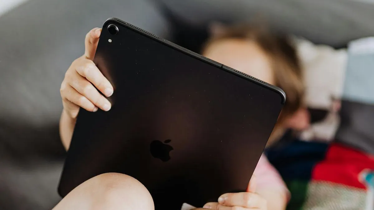 Google i Apple zawiodły. Aplikacje do rozbierania zdjęć mogły pobierać dzieci