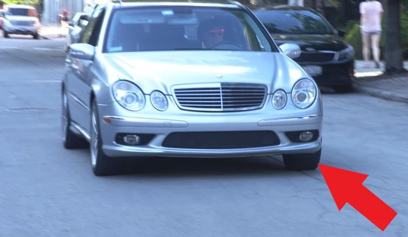 YouTuber zamontował GoPro w oponie samochodowej. Film wygląda przedziwnie (wideo)