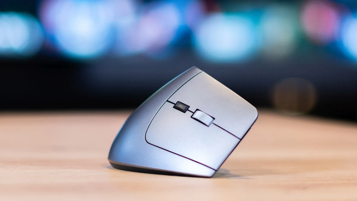 Hama EMW-700. Wertykalna mysz z podświetleniem RGB, która mnie zaskoczyła