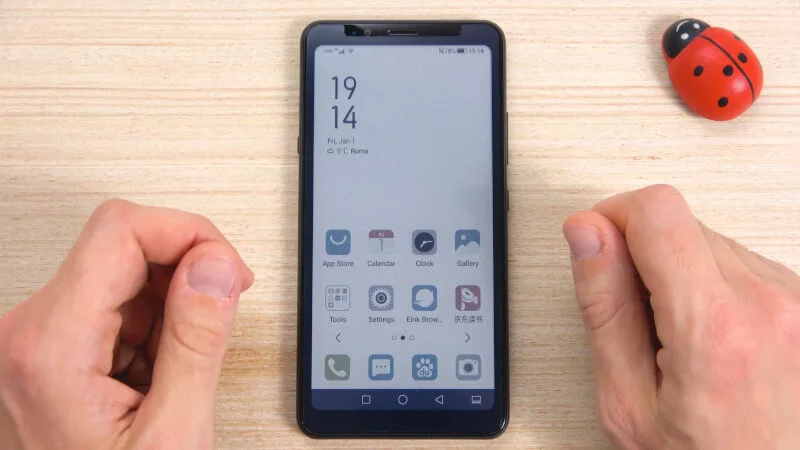 Jak wygląda smartfon z kolorowym e-papierem? Hisense A5 Pro CC