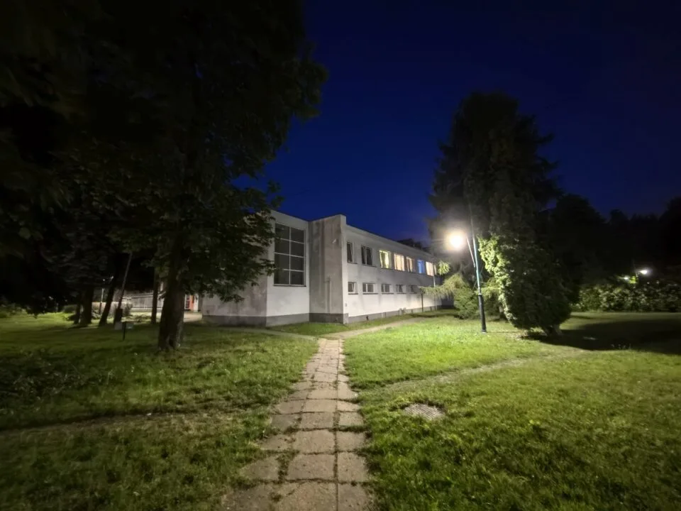 Tryb podstawowy, aparat ultraszerokokątny