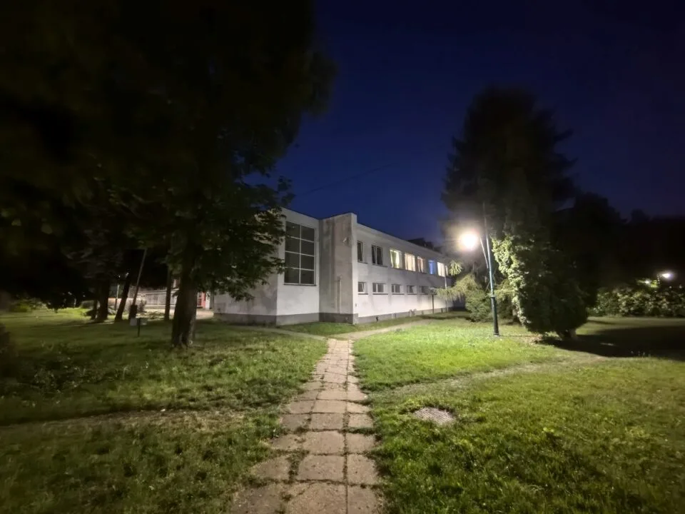 Tryb nocny, aparat ultraszerokokątny