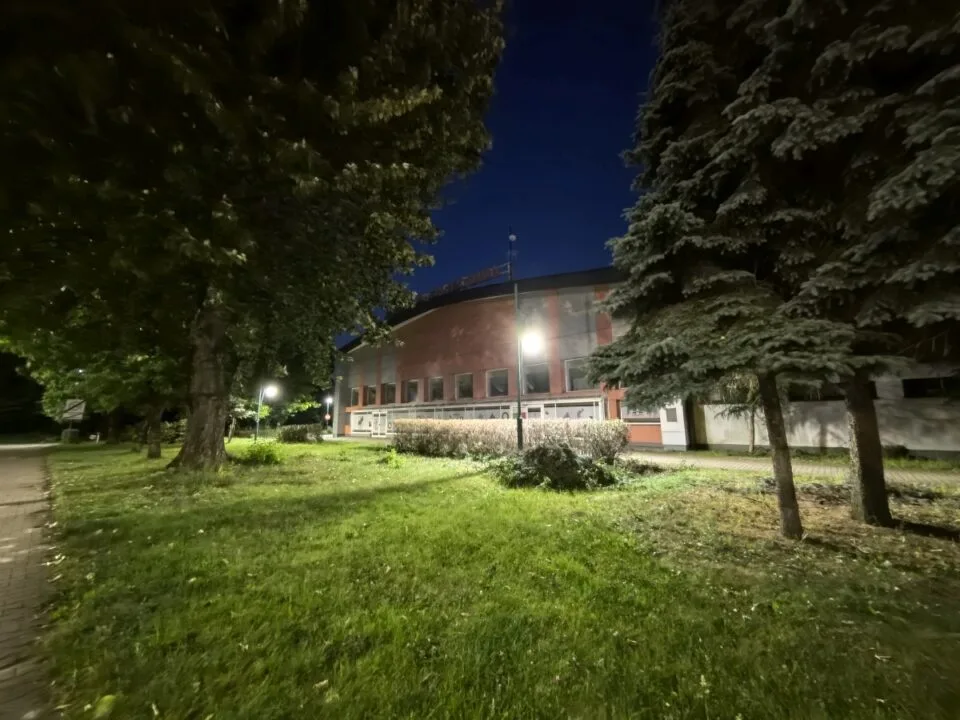 Tryb nocny, aparat ultraszerokokątny