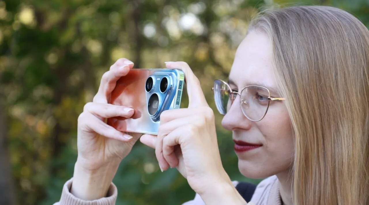 Tanie linie, mały plecak i zero miejsca na aparat. HUAWEI Pura 90s Pro Max to idealny smartfon na city break