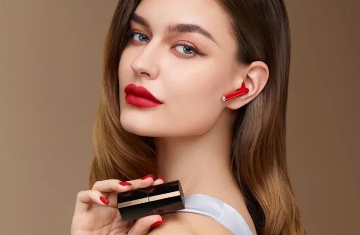 Nowości Huawei już w Polsce. Słuchawki jak szminka i nowe zegarki