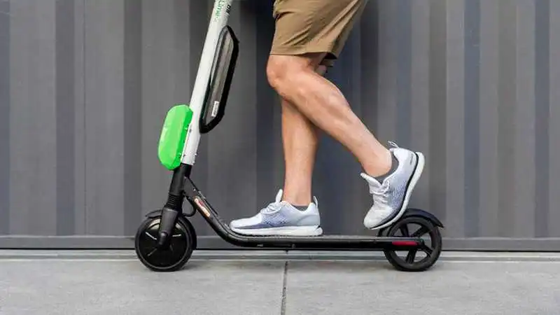 Mapy Google wskażą hulajnogi i rowery Lime w polskich miastach