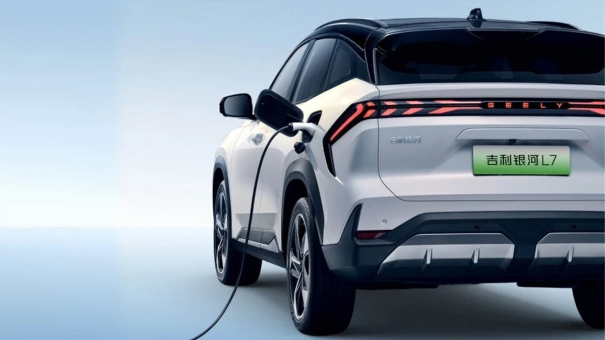 Nowy hybrydowy SUV Geely zasięgiem zawstydzi twojego diesla